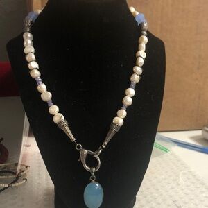 Chic Pearl and Blue Beaded Necklace